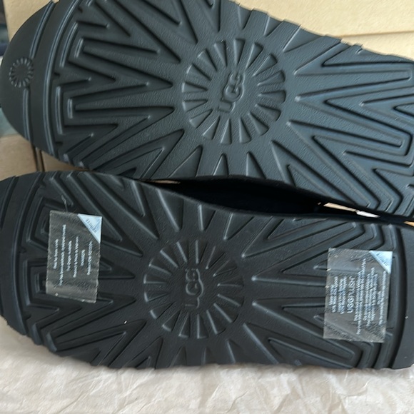 Ugg Men’s  Classic Slip-On Slippers - Picture 6 of 6